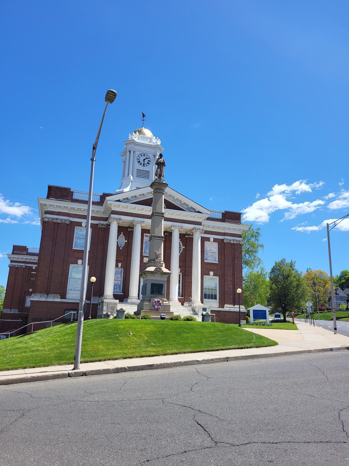 Meriden CT cityscape